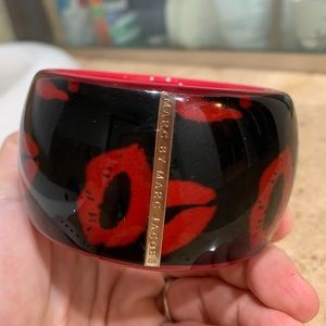 MARC BY MARC JACOBS kisses bangle